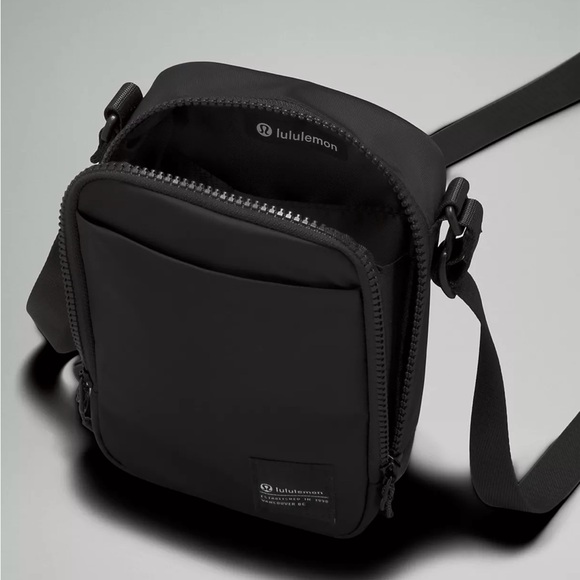 Lululemon Easy Access Crossbody Bag 1.5L - Picture 6 of 6